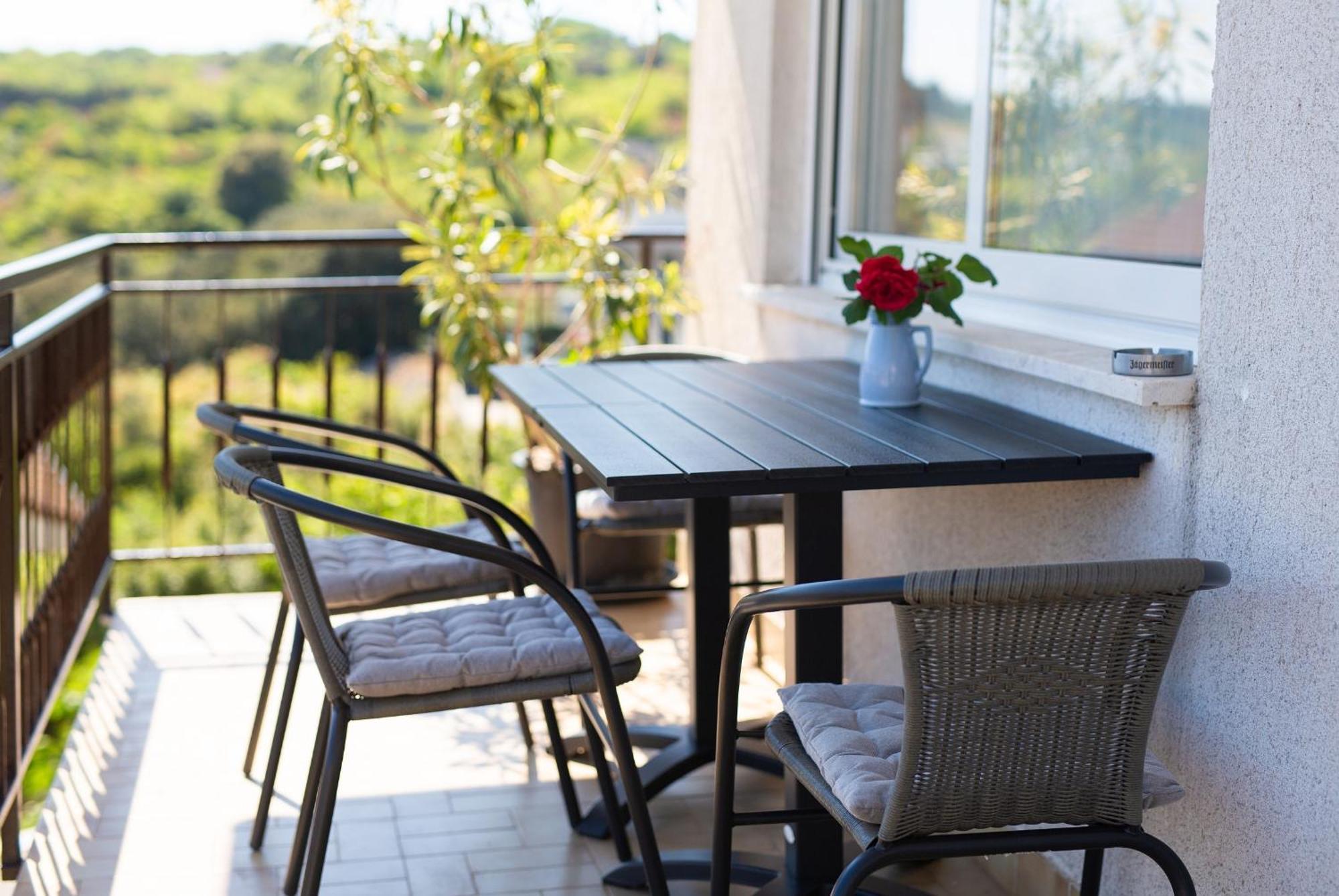 Apartma Lela *